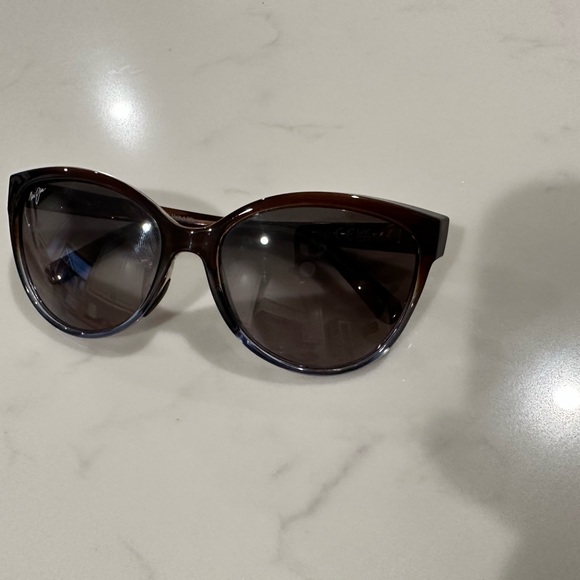 Maui Jim - HONI
Polarized Cat Eye Sunglasses - Picture 2 of 8